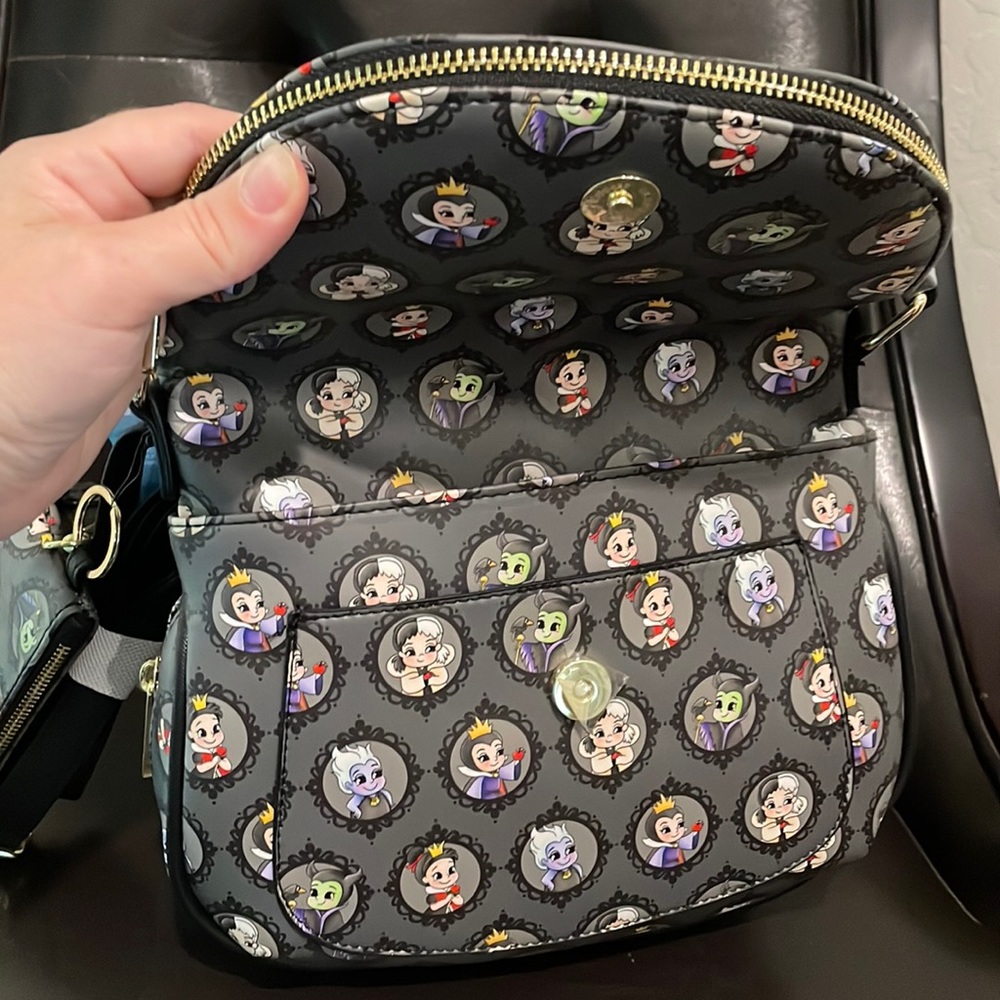 SOLD - Loungefly Chibi Villains Portraits AOP Crossbody w/ Matching Wallet - Picture 6 of 10